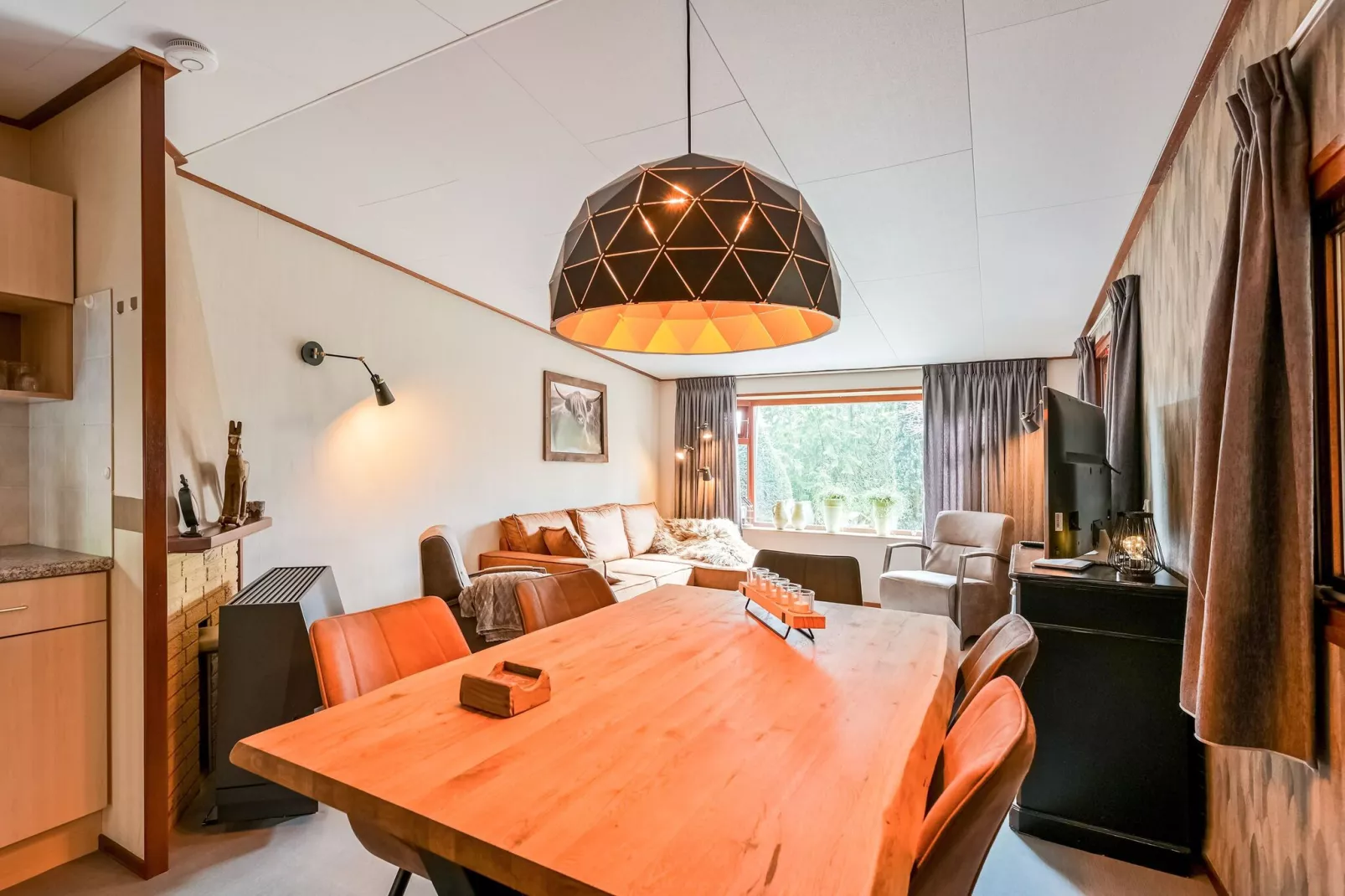 Huisje 37-Dining room