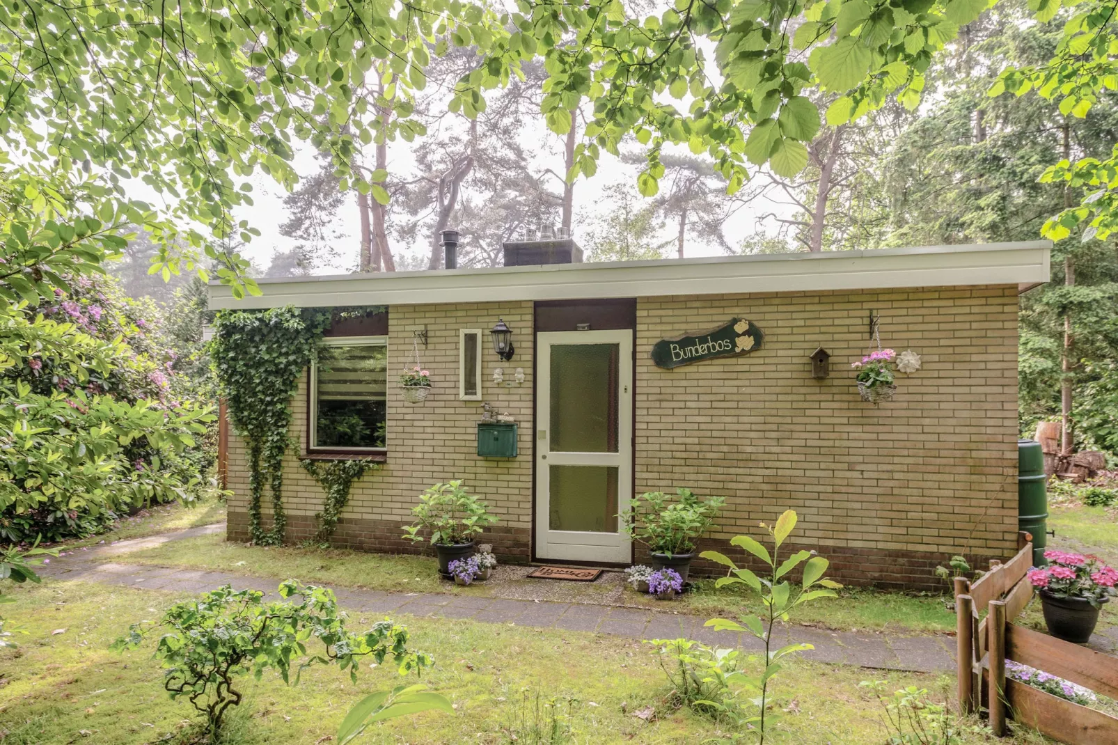 Bunderbos-Exterior summer