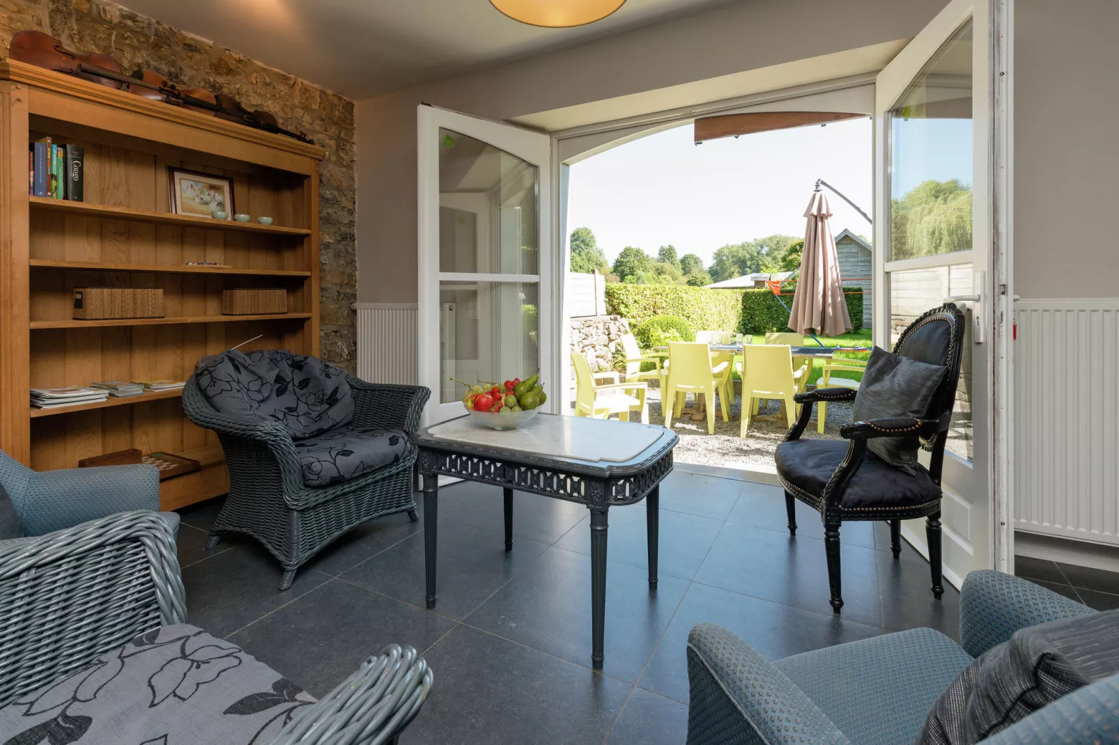 L'Escarlotte-Living room
