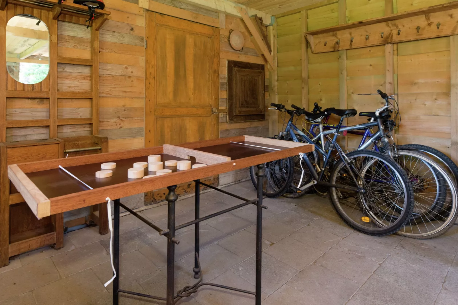 L'Escarlotte-Recreation room