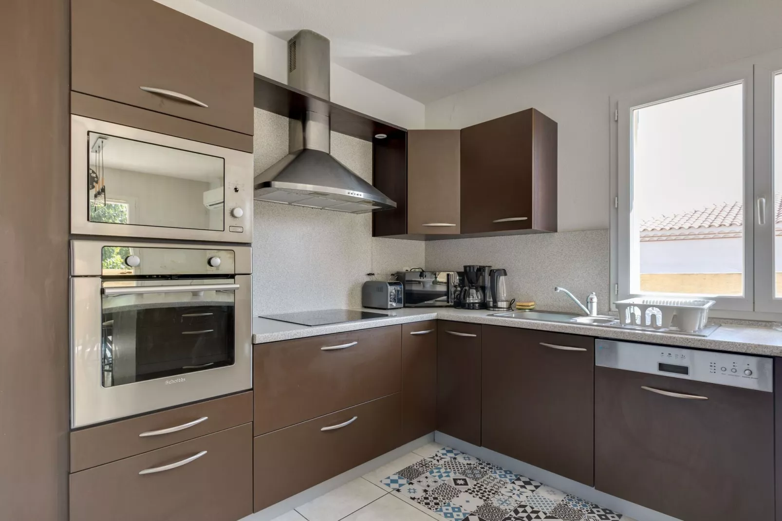 MAISON PISCINE AU CALME A PINET-Kitchen