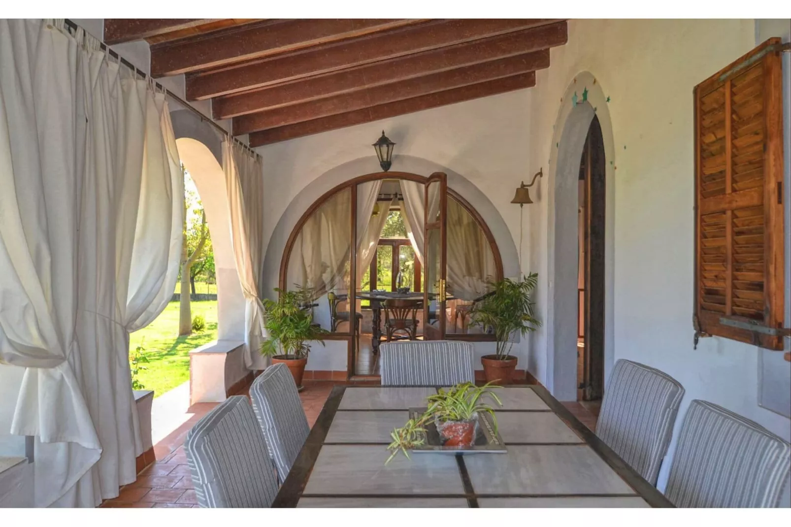 Vinyeta-Terrace balcony
