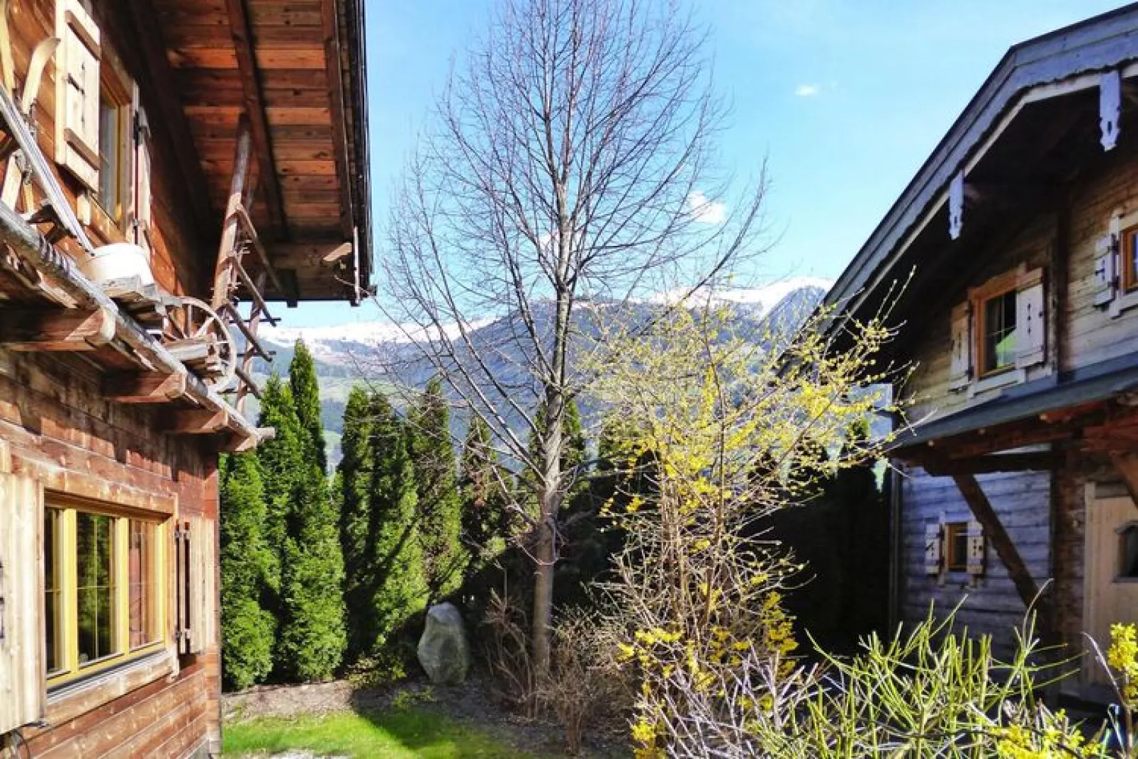 Chalets Almdorf Zillertal Fügen-Haus 6 Personen-Gardens summer