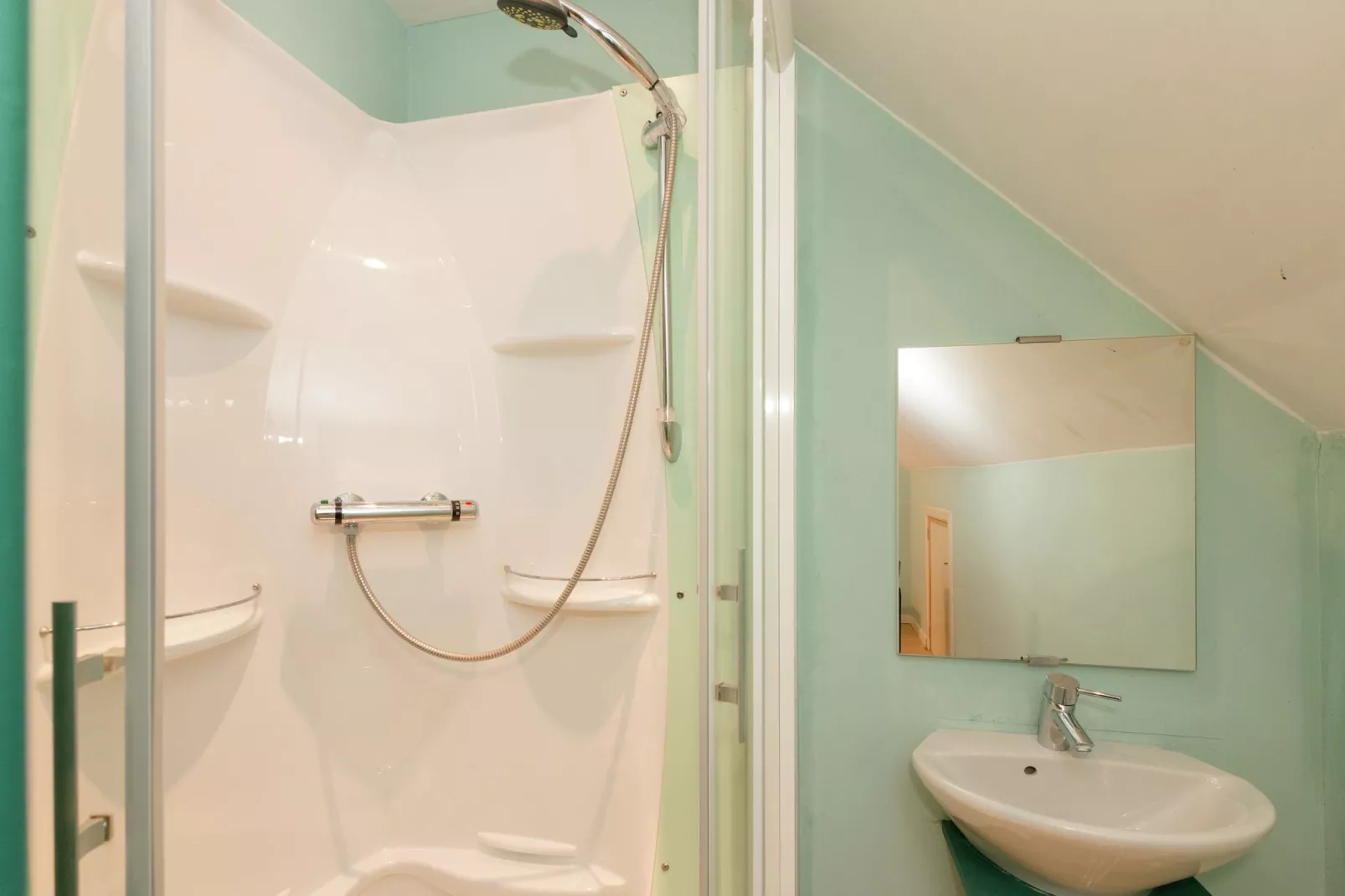 L'Escarlotte-Bathroom