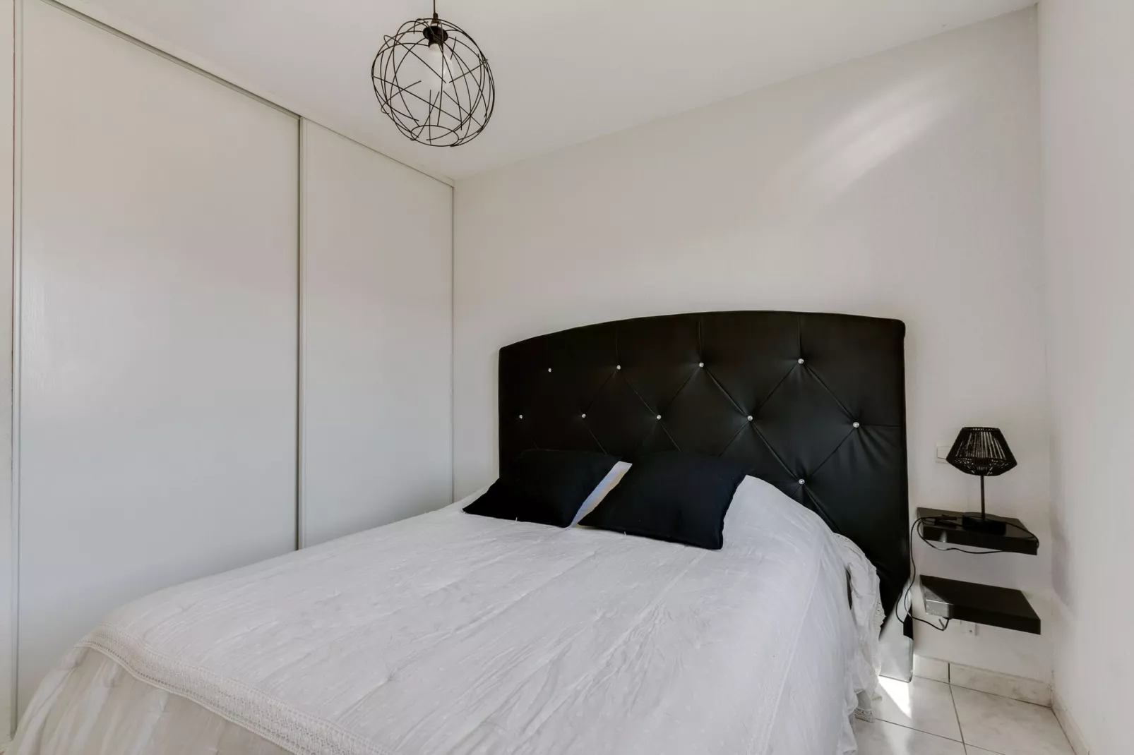 MAISON PISCINE AU CALME A PINET-Bedroom