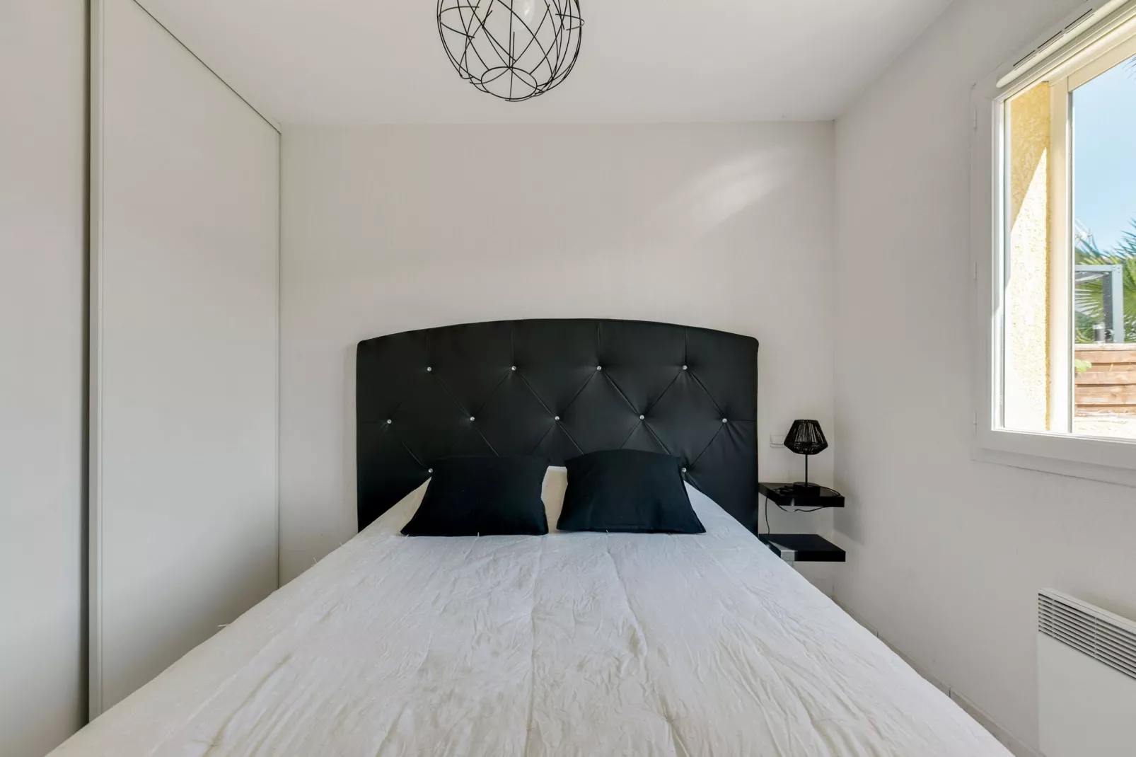 MAISON PISCINE AU CALME A PINET-Bedroom