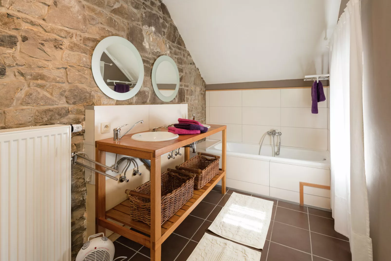 L'Escarlotte-Bathroom