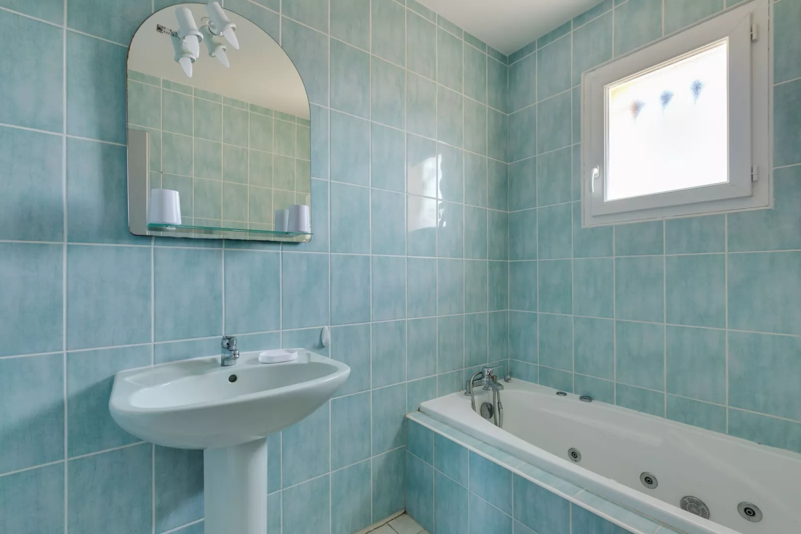 MAISON PISCINE AU CALME A PINET-Bathroom