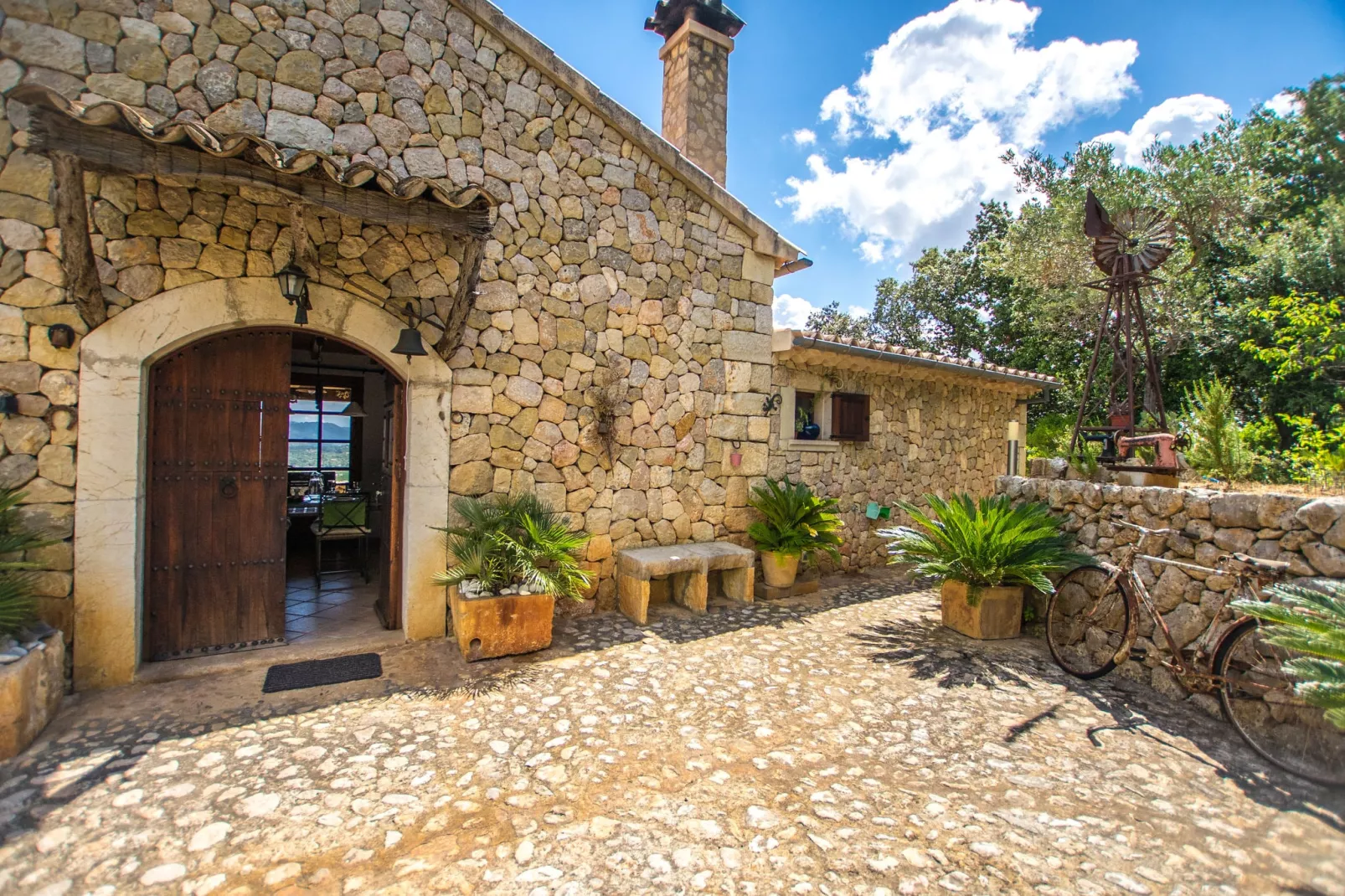 Barratot-Exterior summer