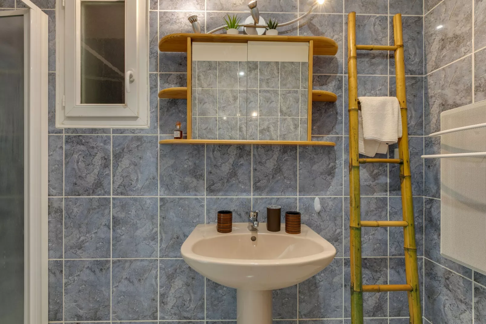 MAISON PISCINE AU CALME A PINET-Bathroom