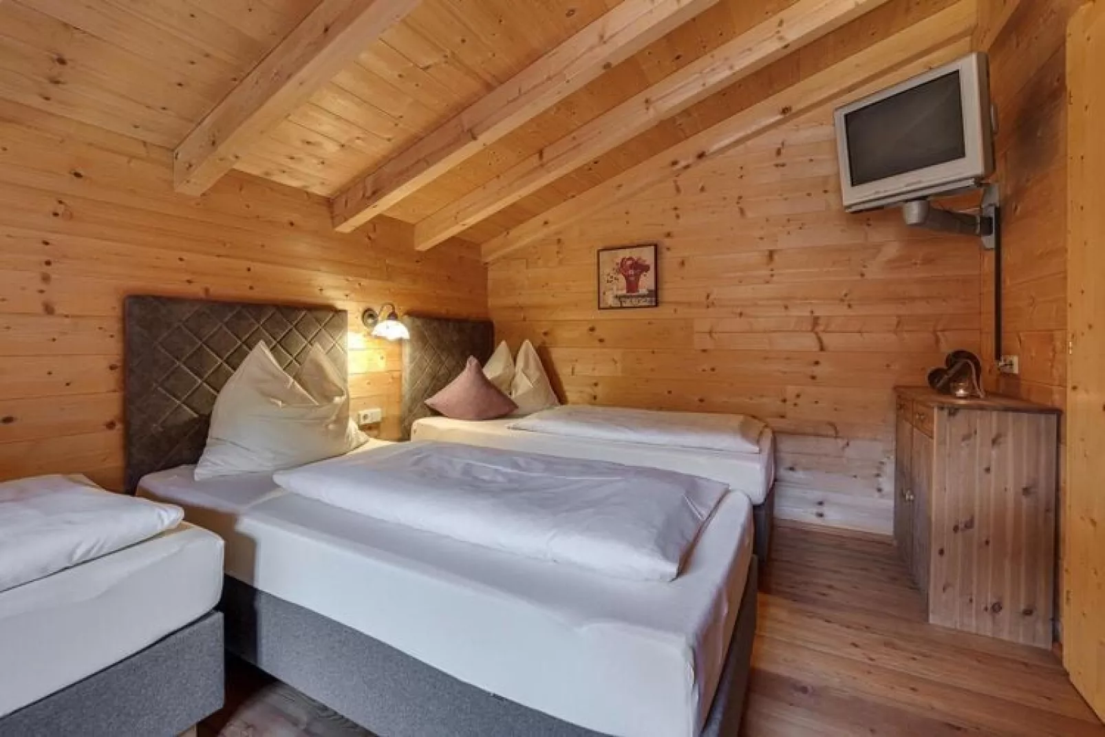 Chalets Almdorf Zillertal Fügen-Haus 8 Personen-Bedroom