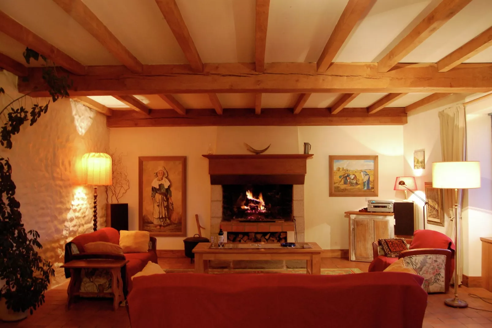 Les Volets Bleus-Living room