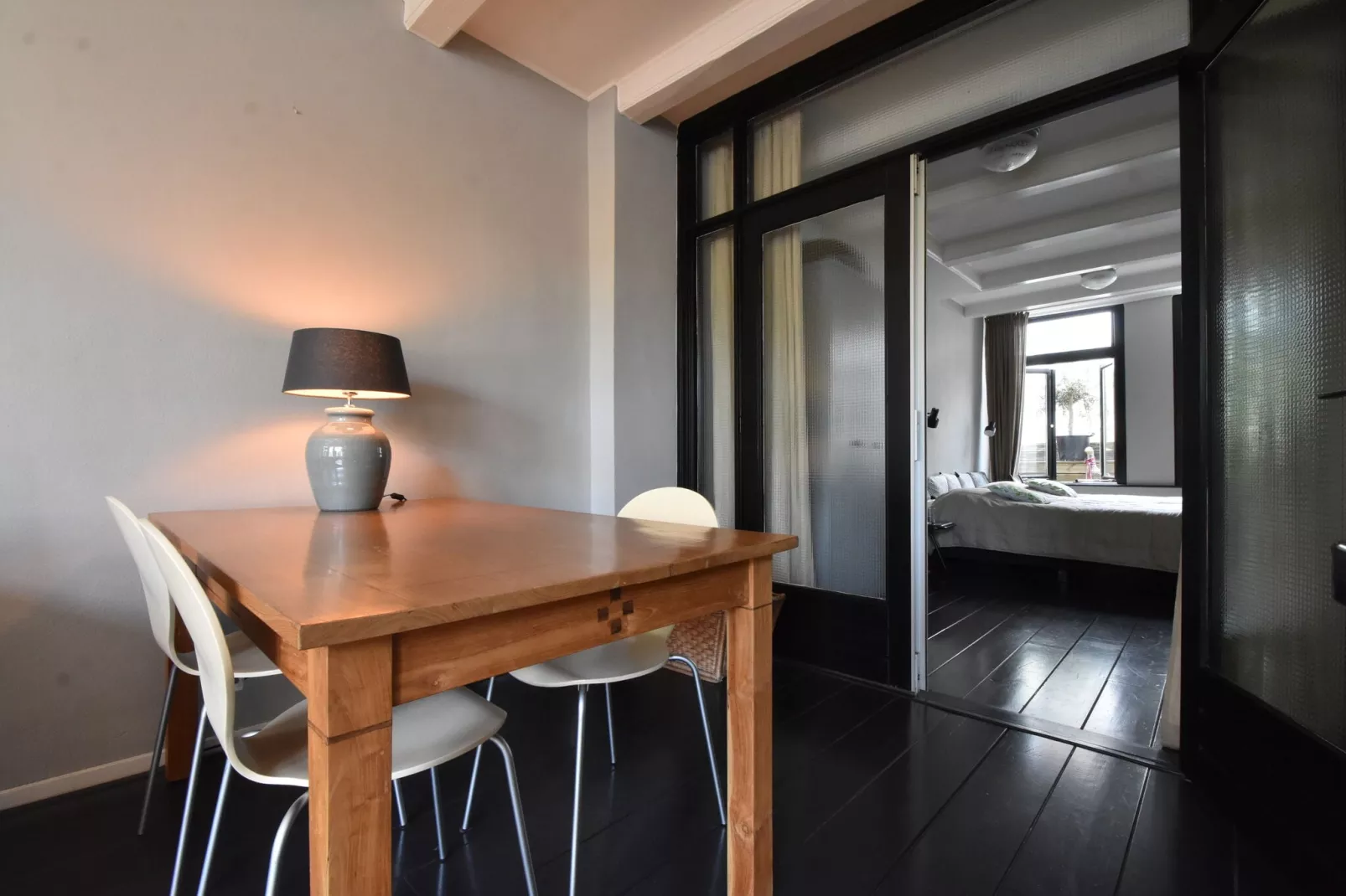 Appartement Orange Tulips-Dining room