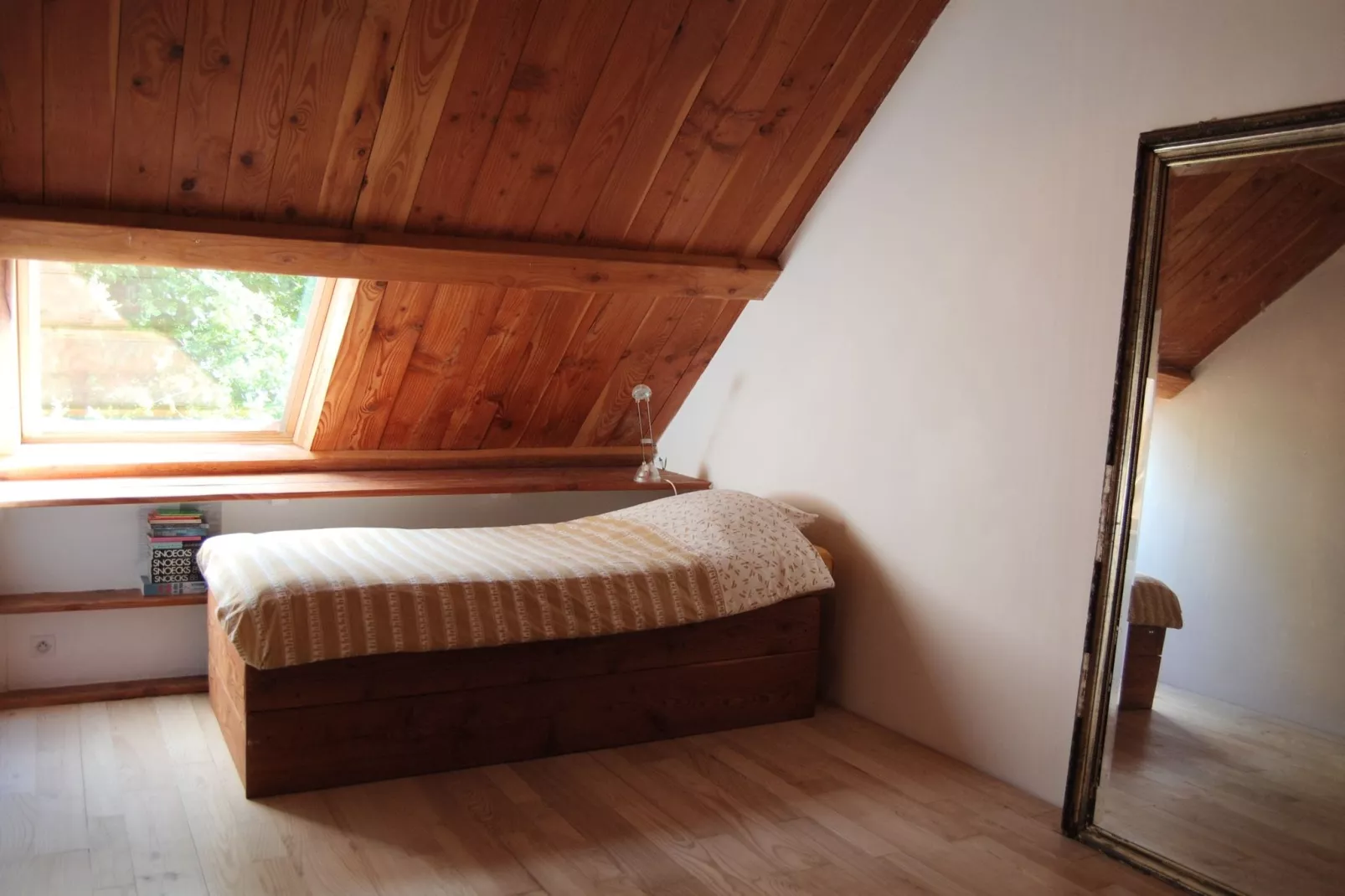 Les Volets Bleus-Bedroom