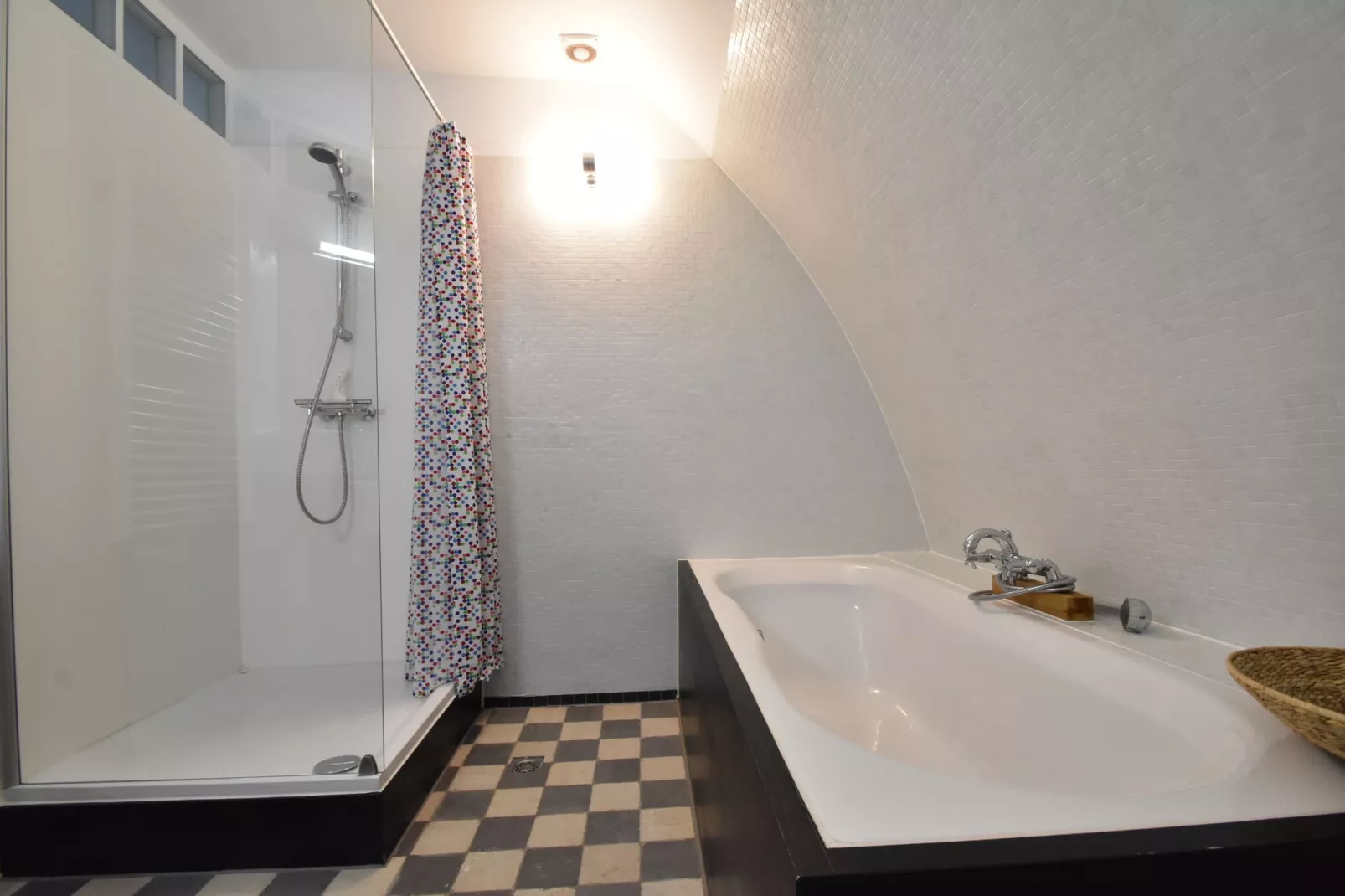 Appartement Orange Tulips-Bathroom