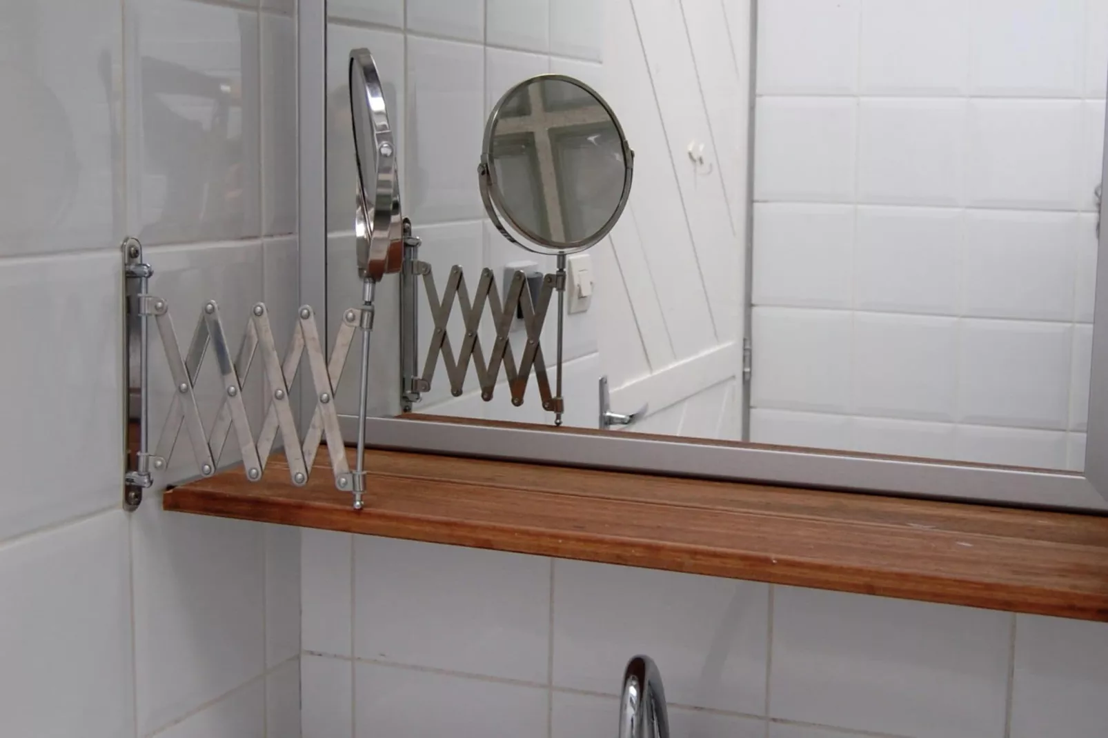 Les Volets Bleus-Bathroom