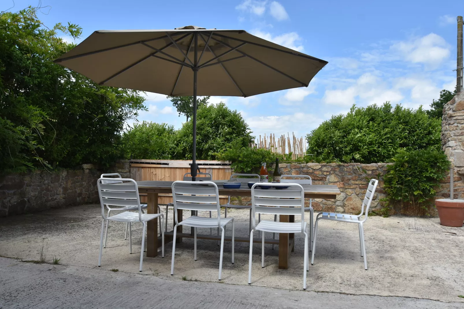 Les Volets Bleus-Terrace balcony