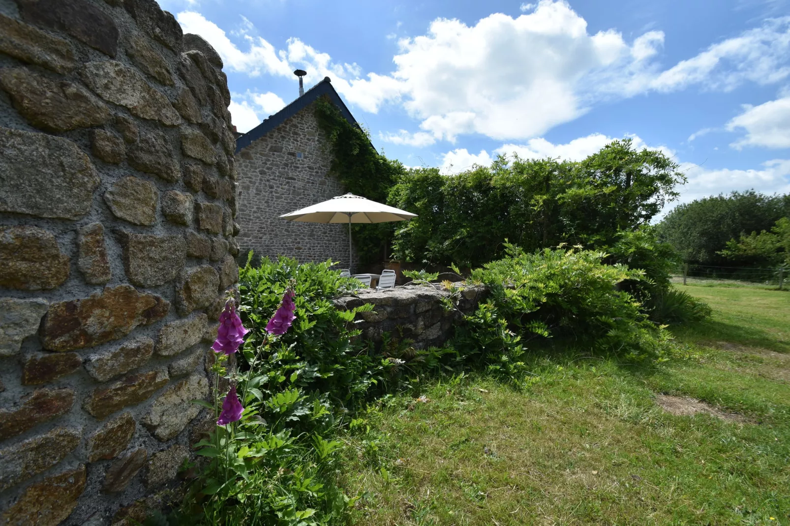 Les Volets Bleus-Terrace balcony