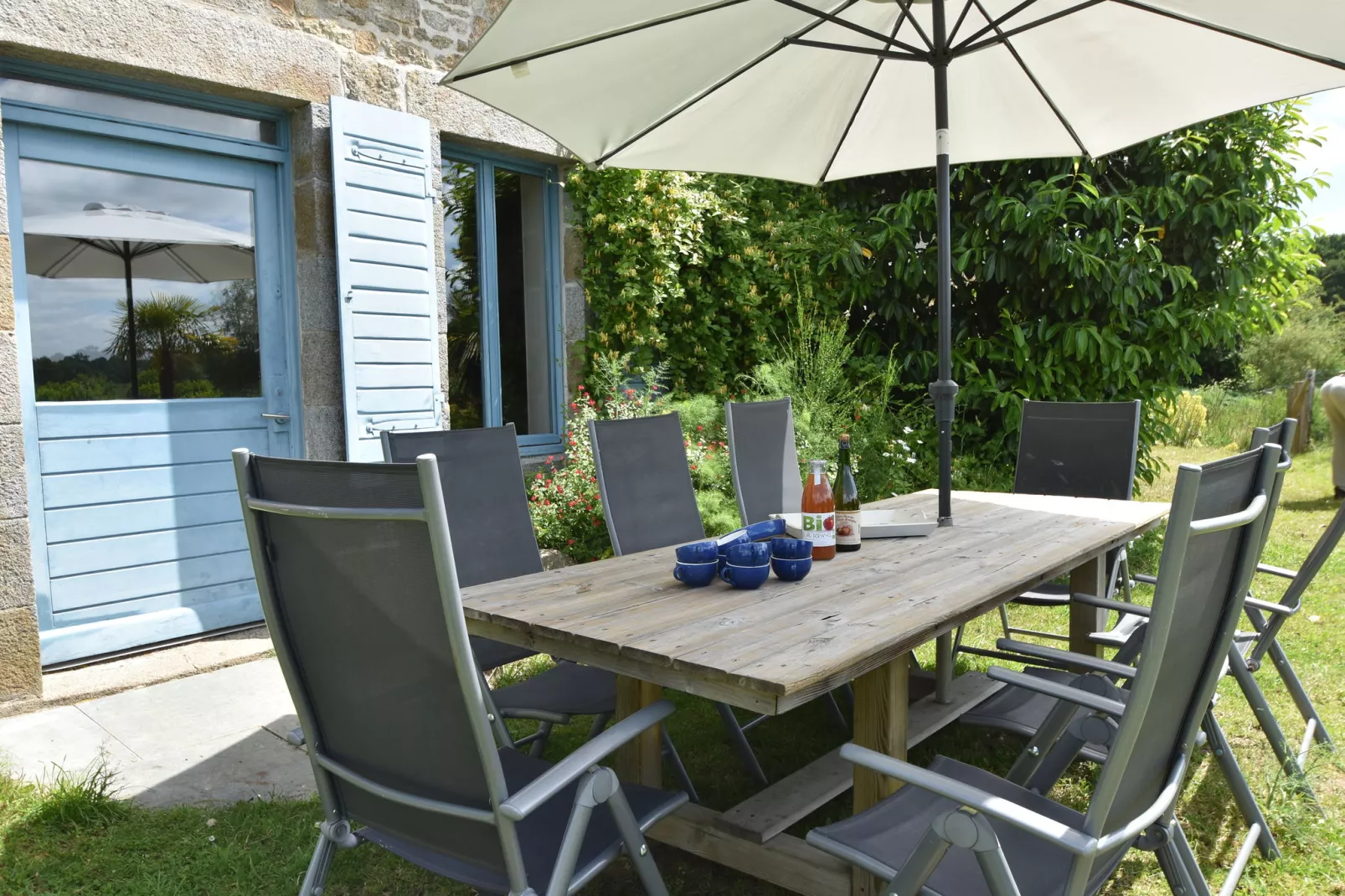 Les Volets Bleus-Terrace balcony