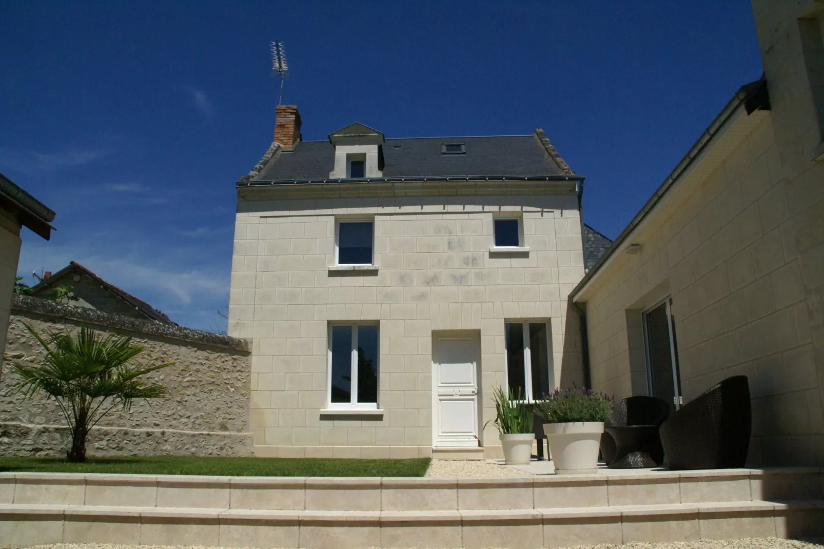 Maison de vacances Beaumont en Véron-Exterior summer