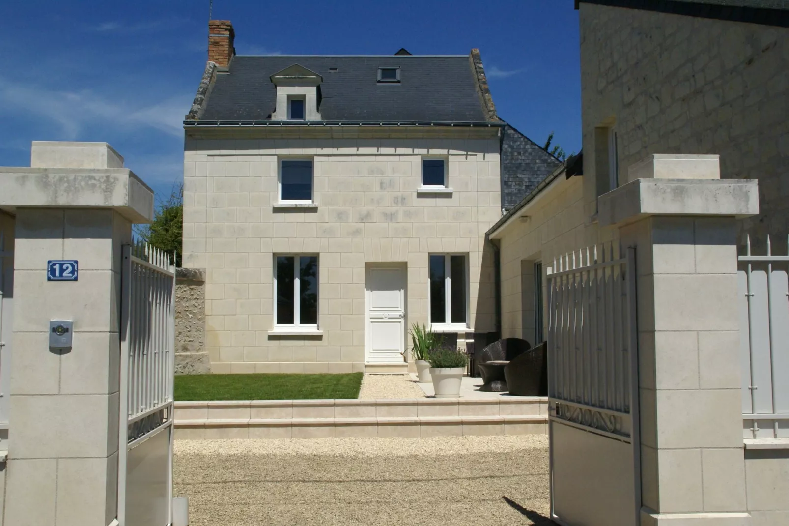 Maison de vacances Beaumont en Véron-Exterior summer
