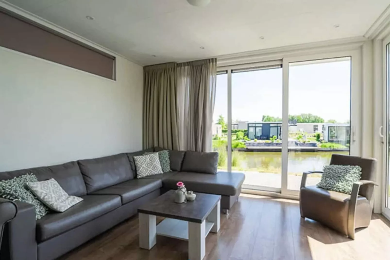 Resort Veluwemeer 6-Living room
