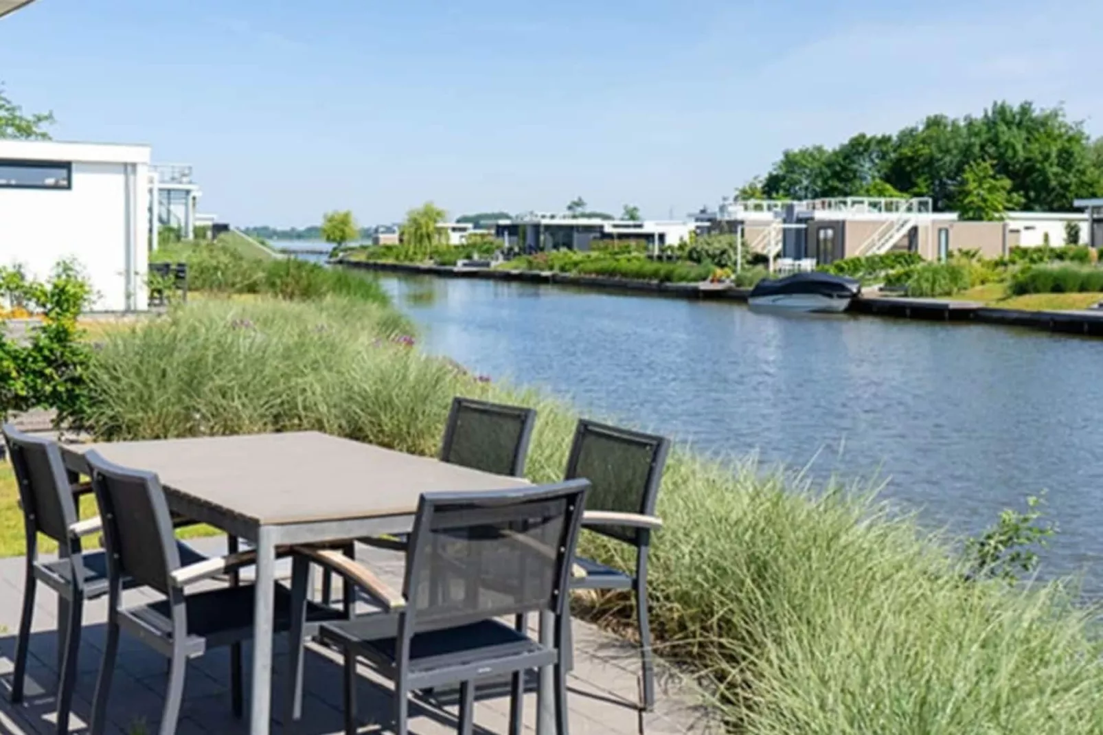 Resort Veluwemeer 6-Gardens summer