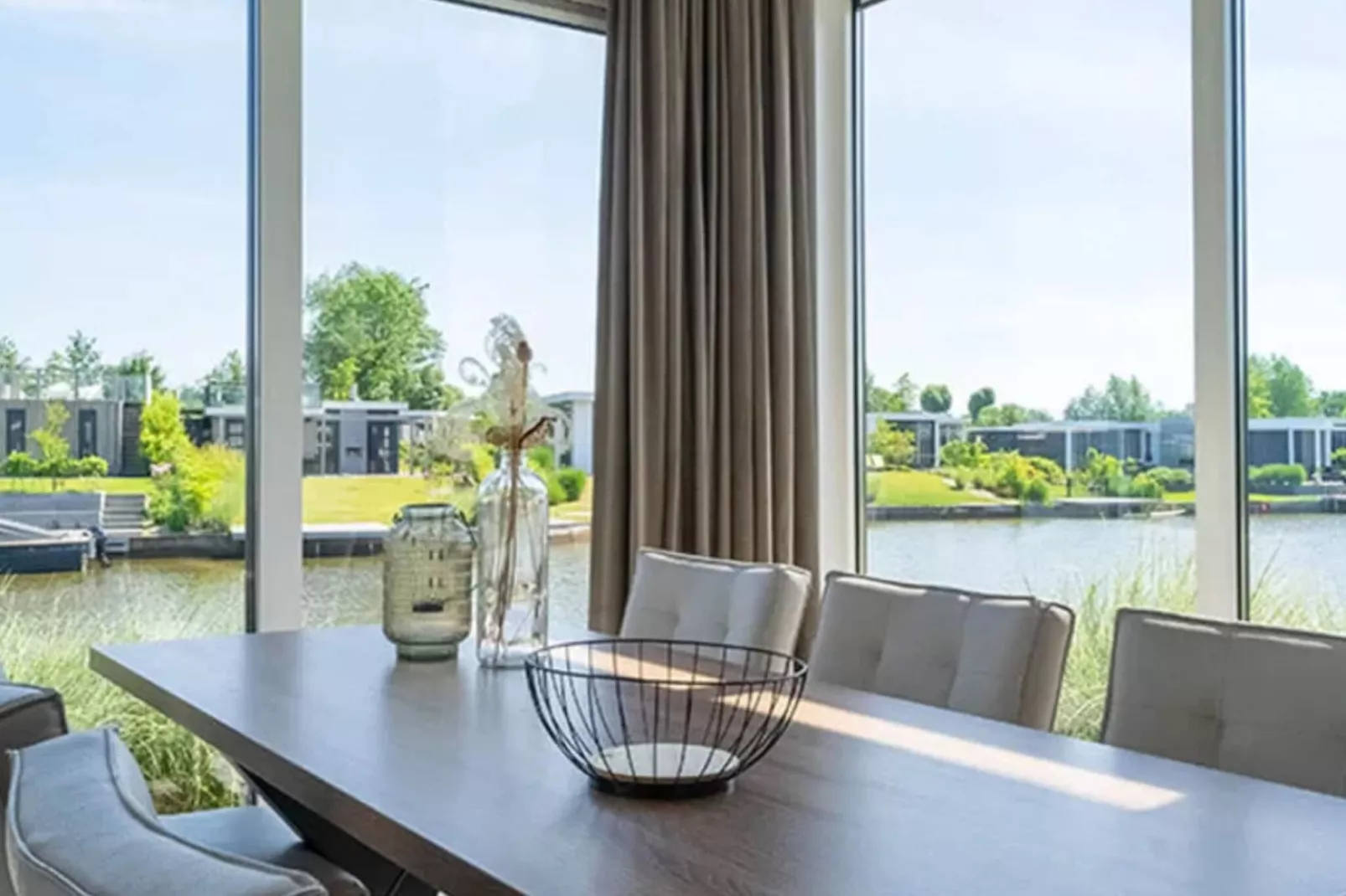 Resort Veluwemeer 6-Living room