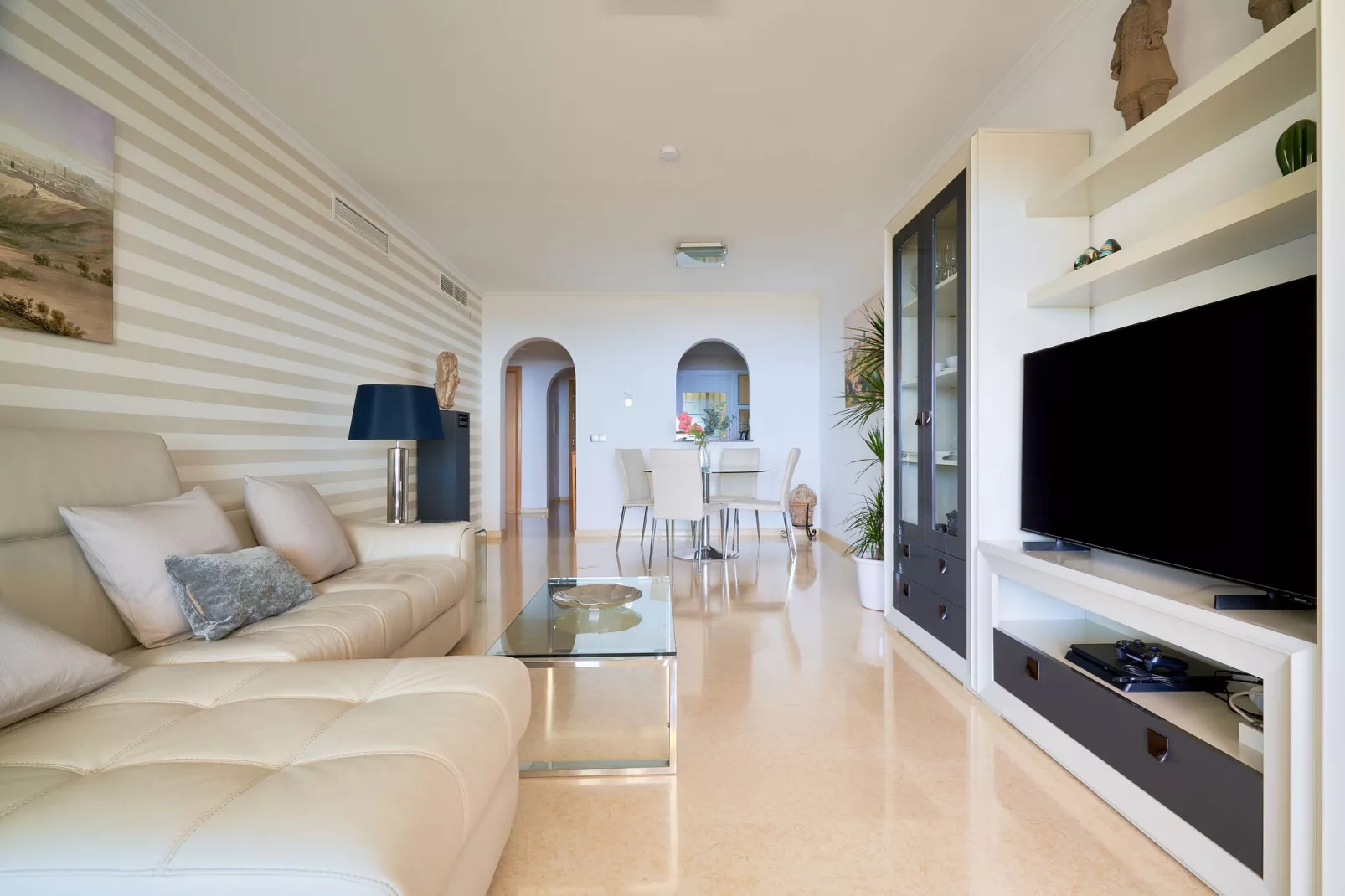 La zenaida I-Living room