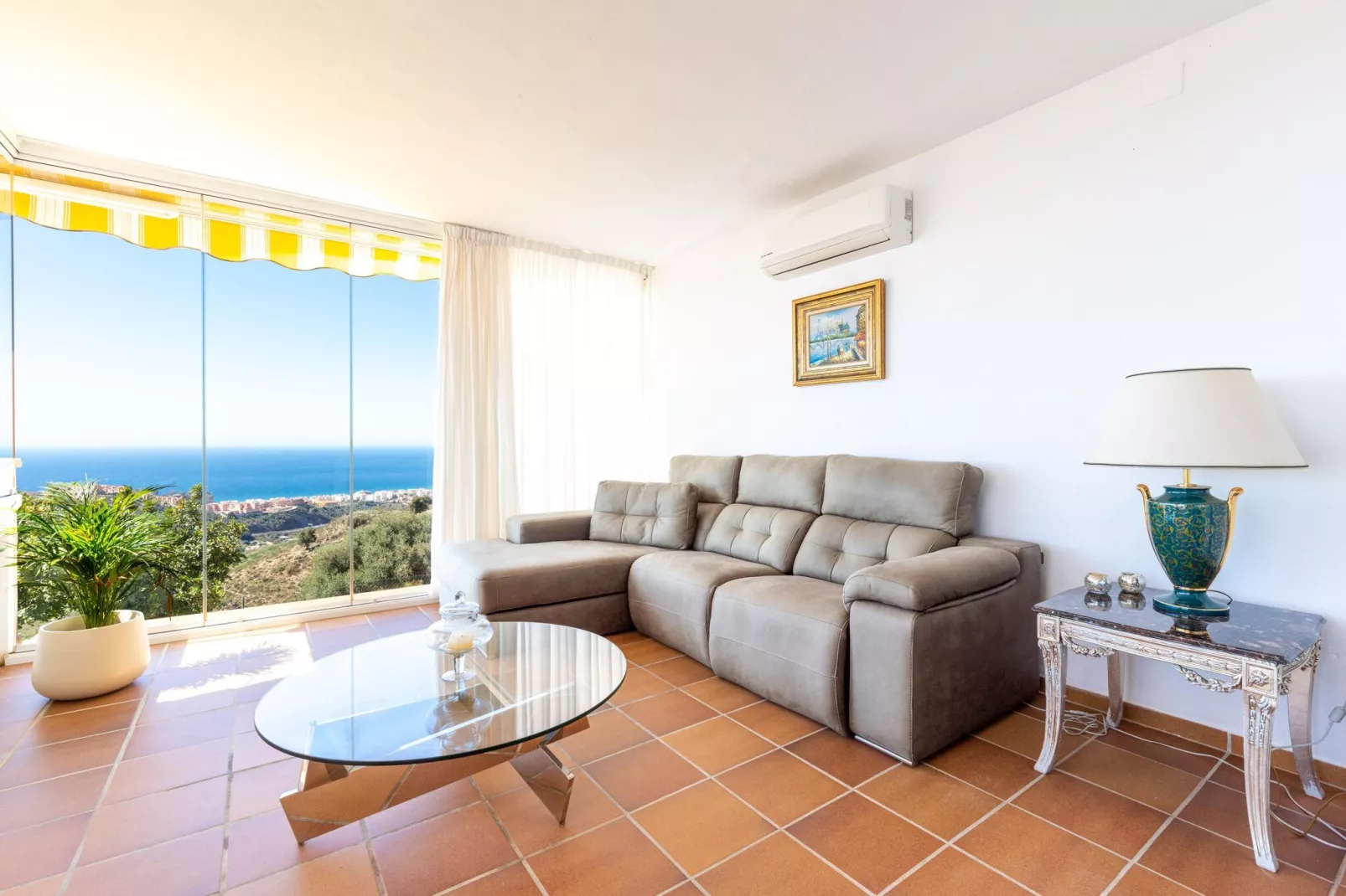 La Zenaida II-Living room