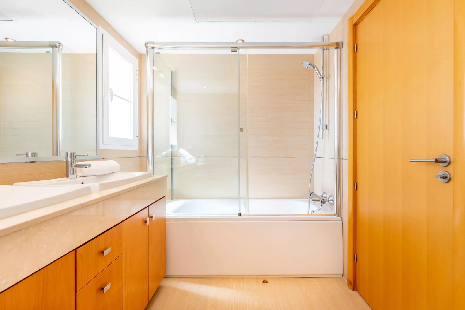 La Zenaida II-Bathroom