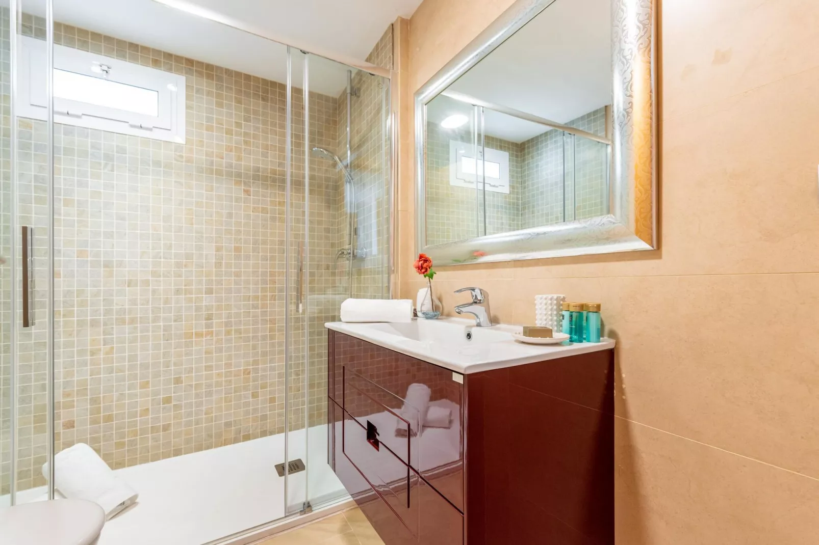 La Zenaida II-Bathroom