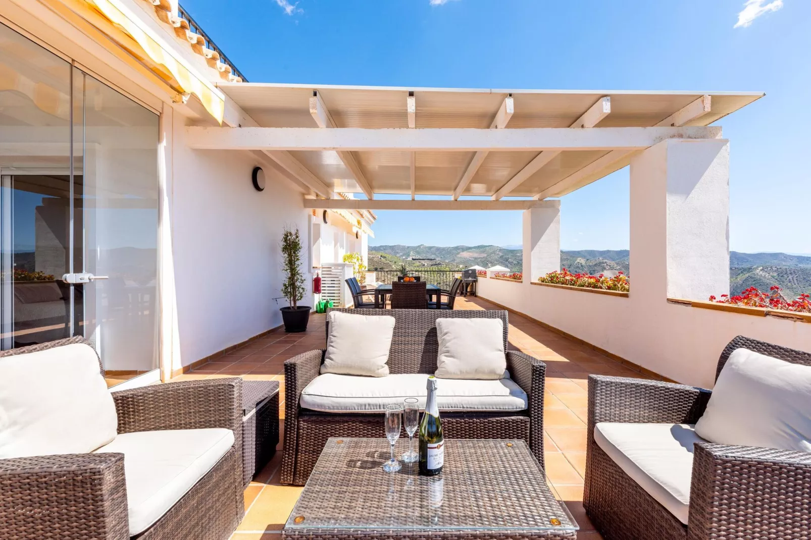 La Zenaida II-Terrace balcony