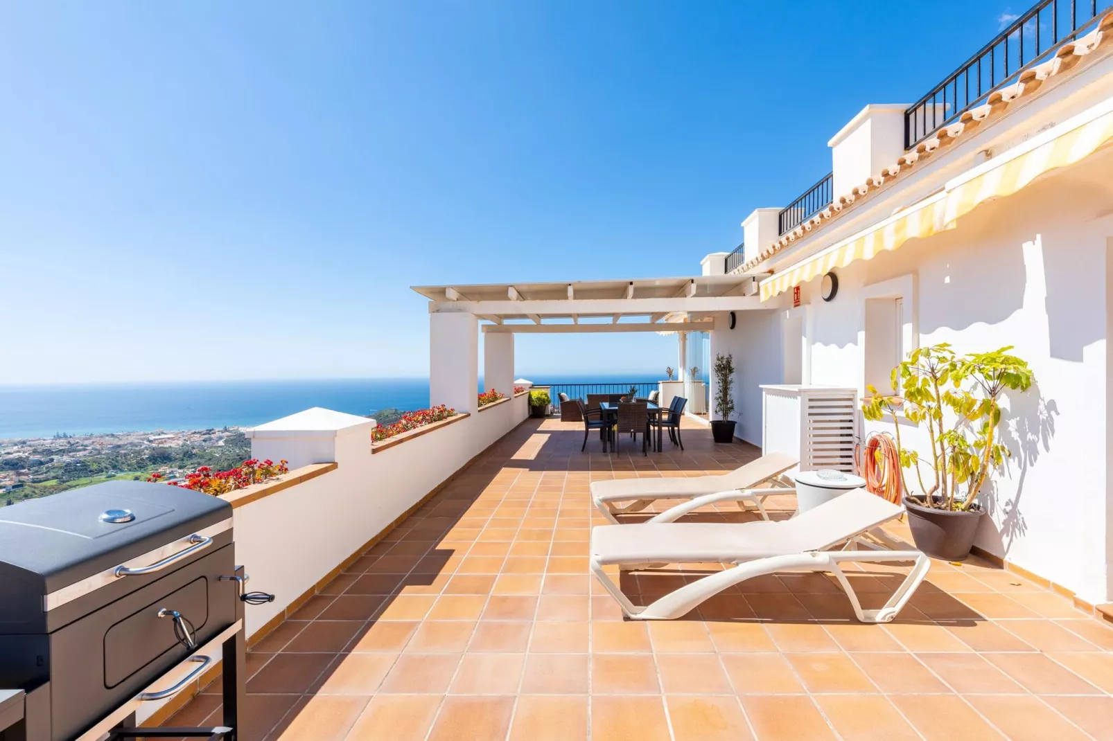 La Zenaida II-Terrace balcony