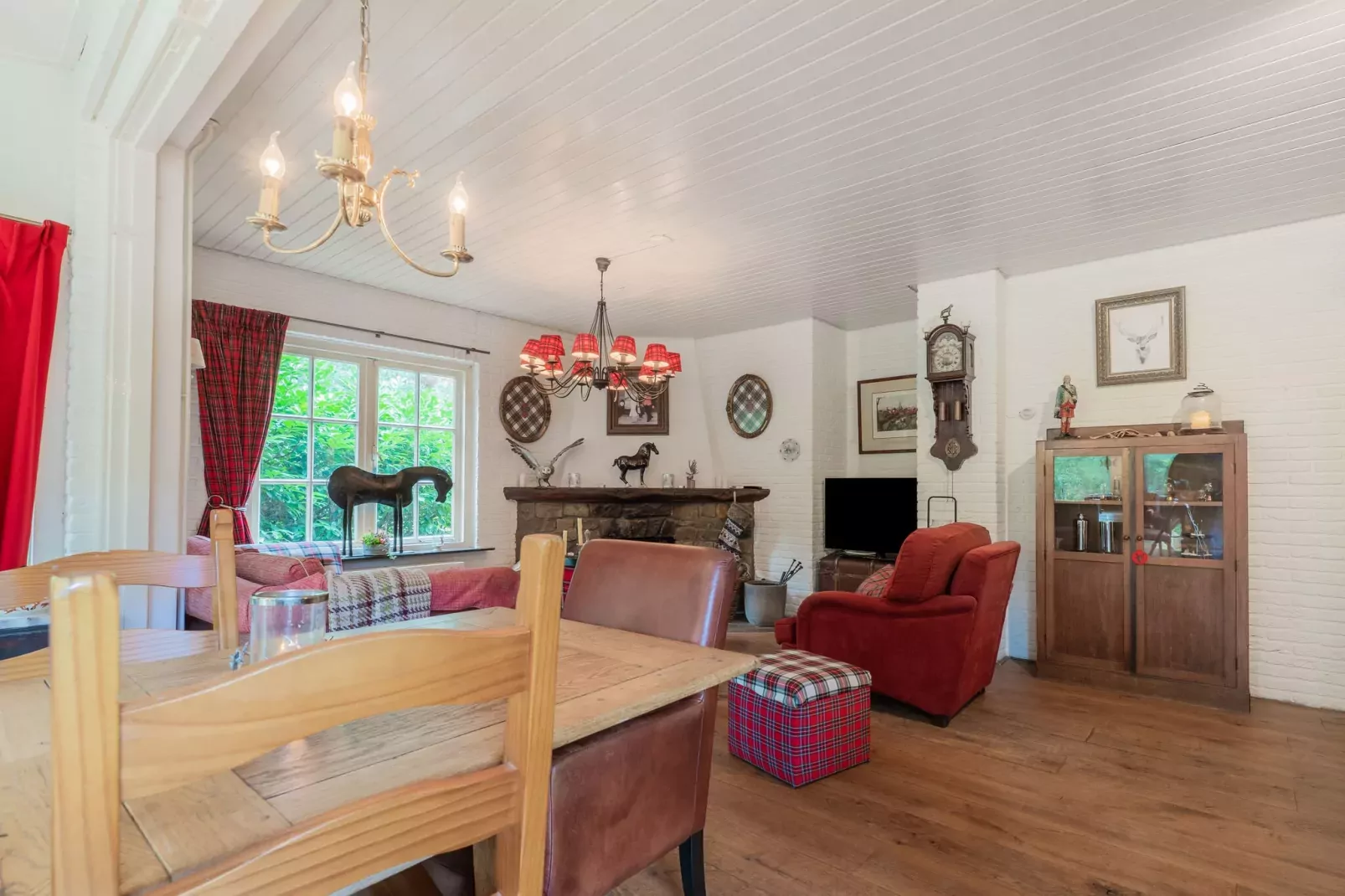 McGhil-Dining room