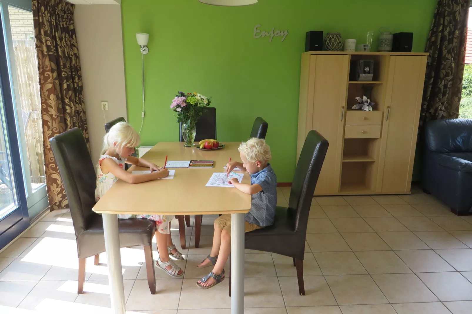 Villavakantiepark IJsselhof 3-Dining room