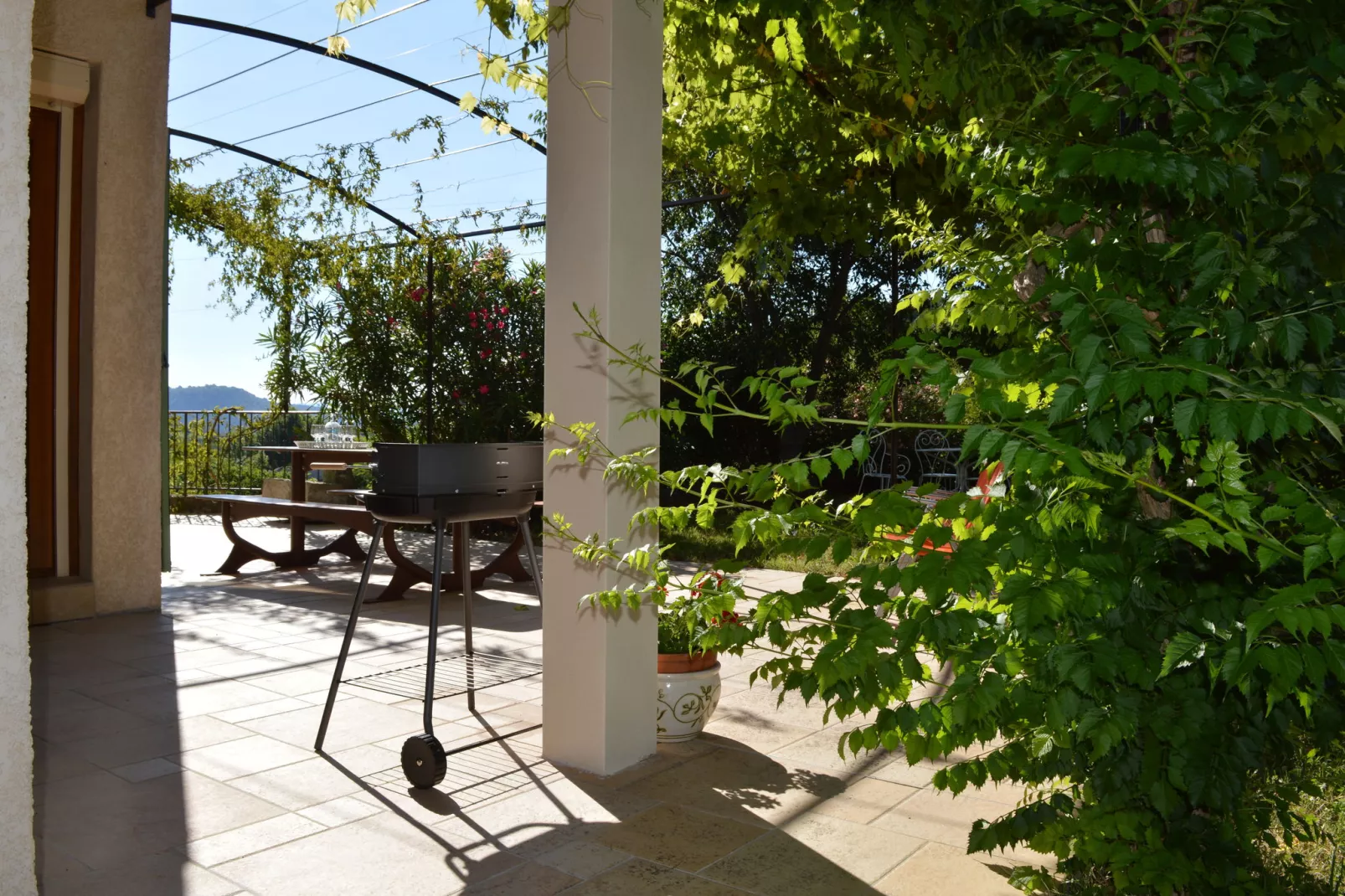 Villa - Les Vans 8pers-Terrace balcony
