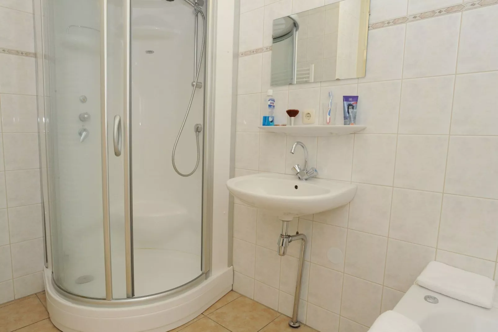 Villavakantiepark IJsselhof 2-Bathroom
