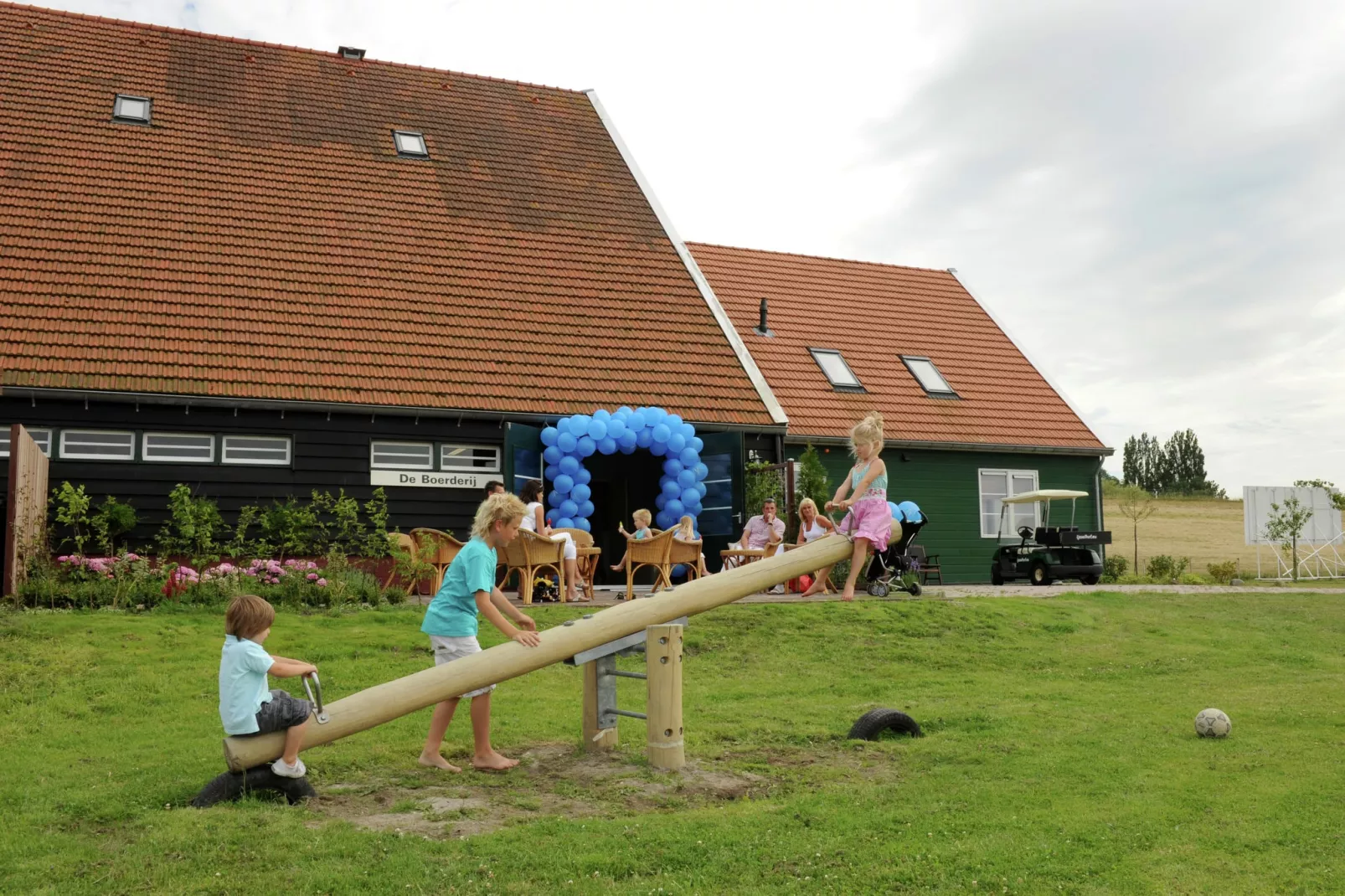 Villavakantiepark IJsselhof 1-Gardens summer