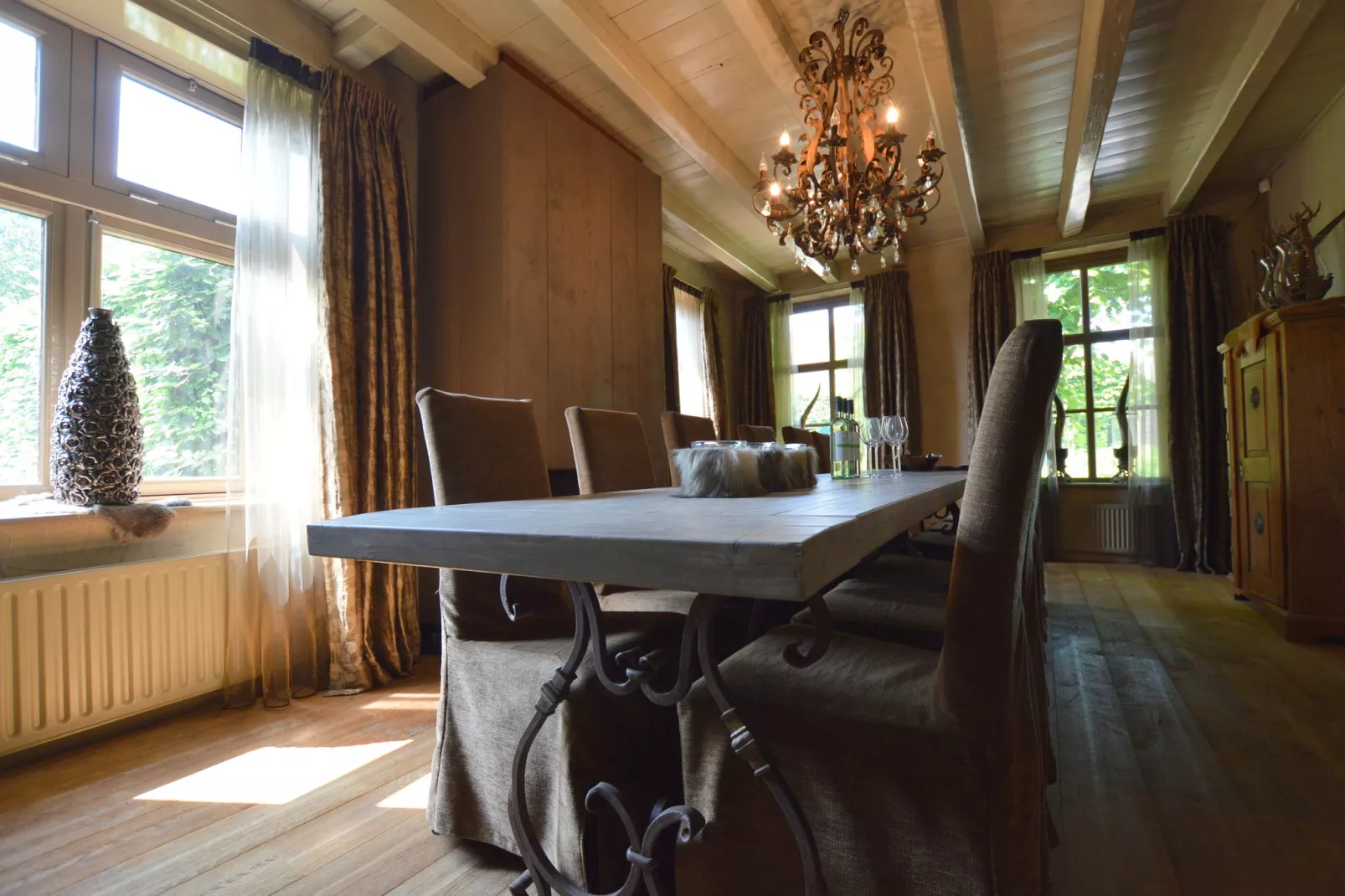 La Grande Maison Douce-Dining room