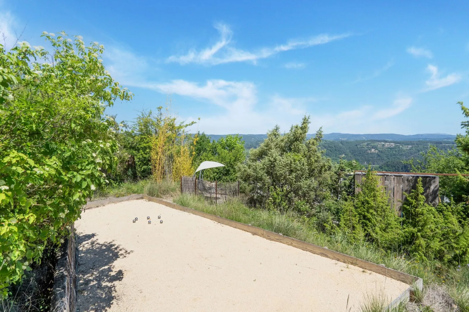 Villa - Les Vans-Aussicht Sommer