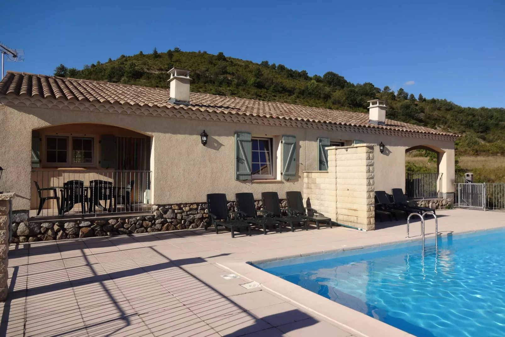 Villa Chassagnes-Exterior summer
