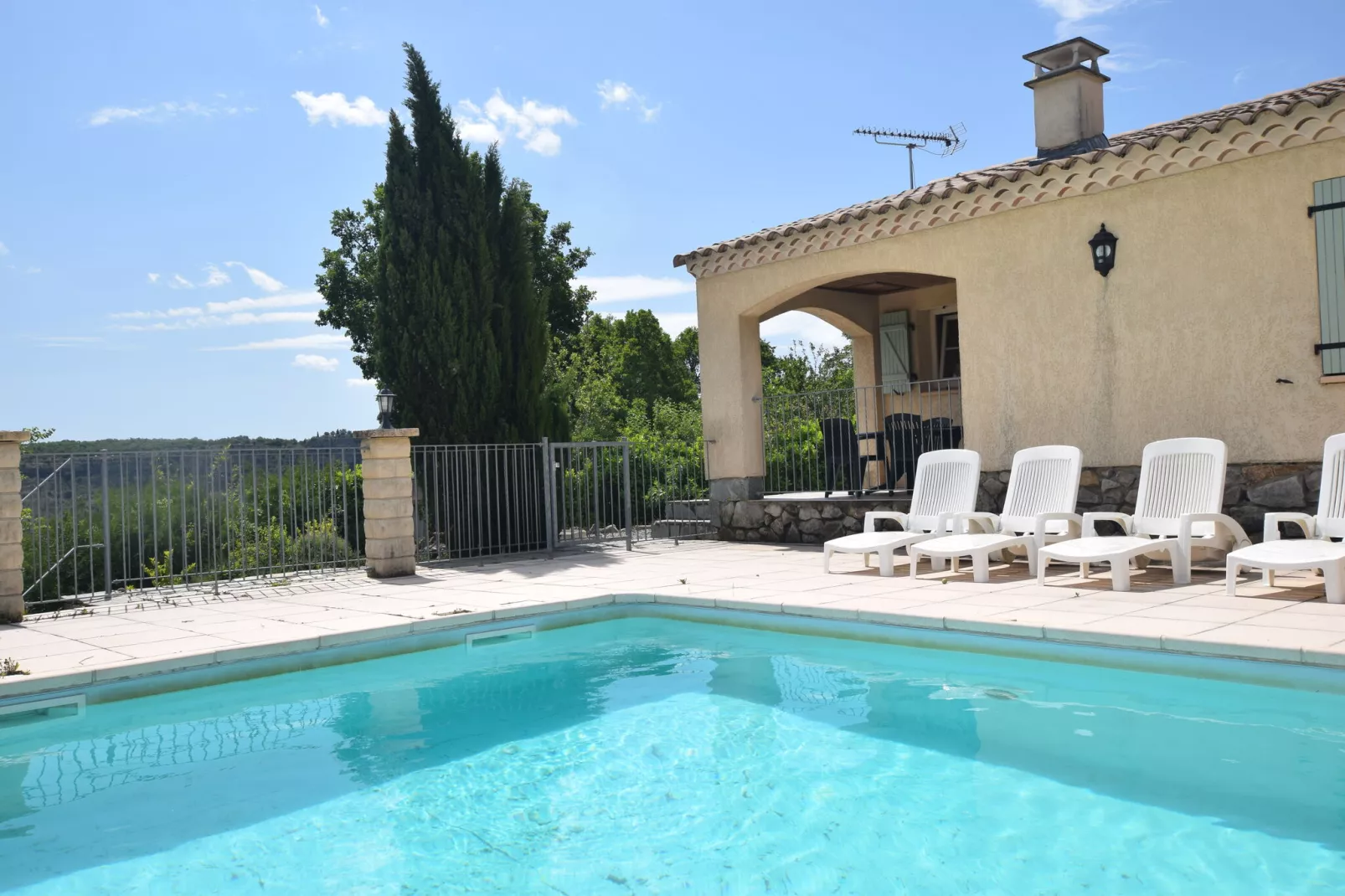 Villa Chassagnes-Exterior summer