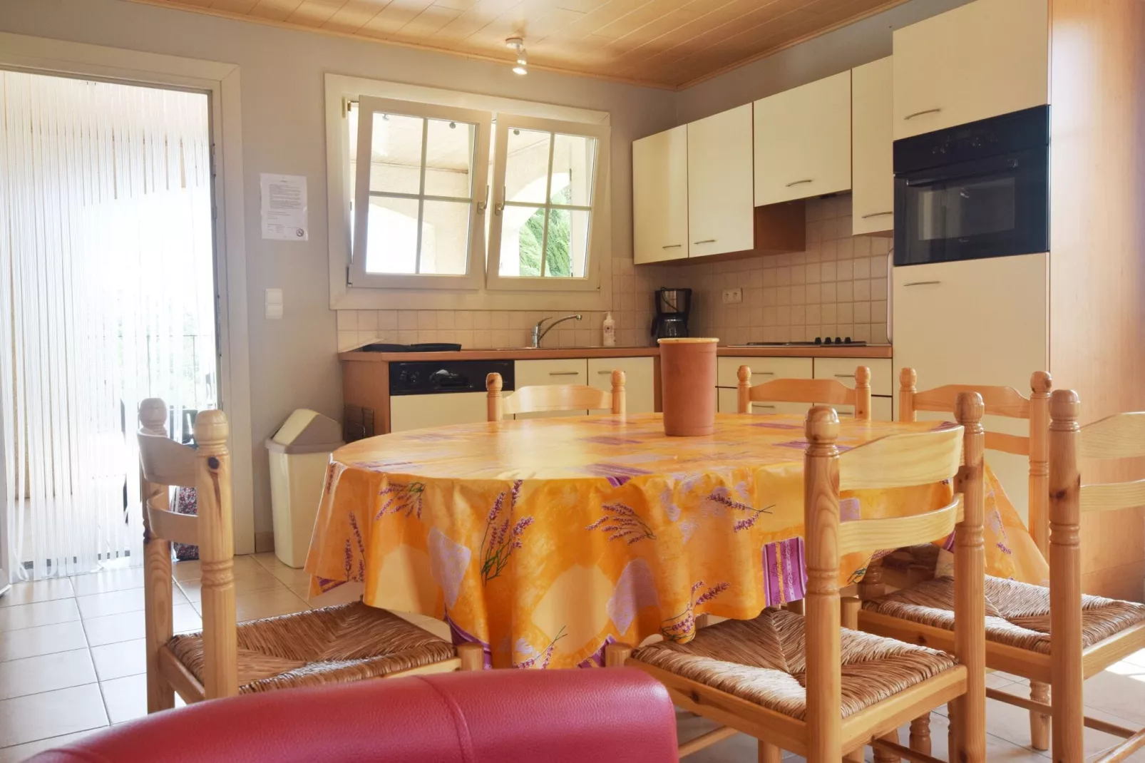 Villa Chassagnes-Kitchen
