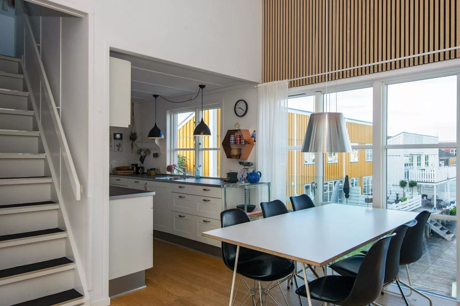 3 vær.,1.+ 2. etage, hems-Indoor