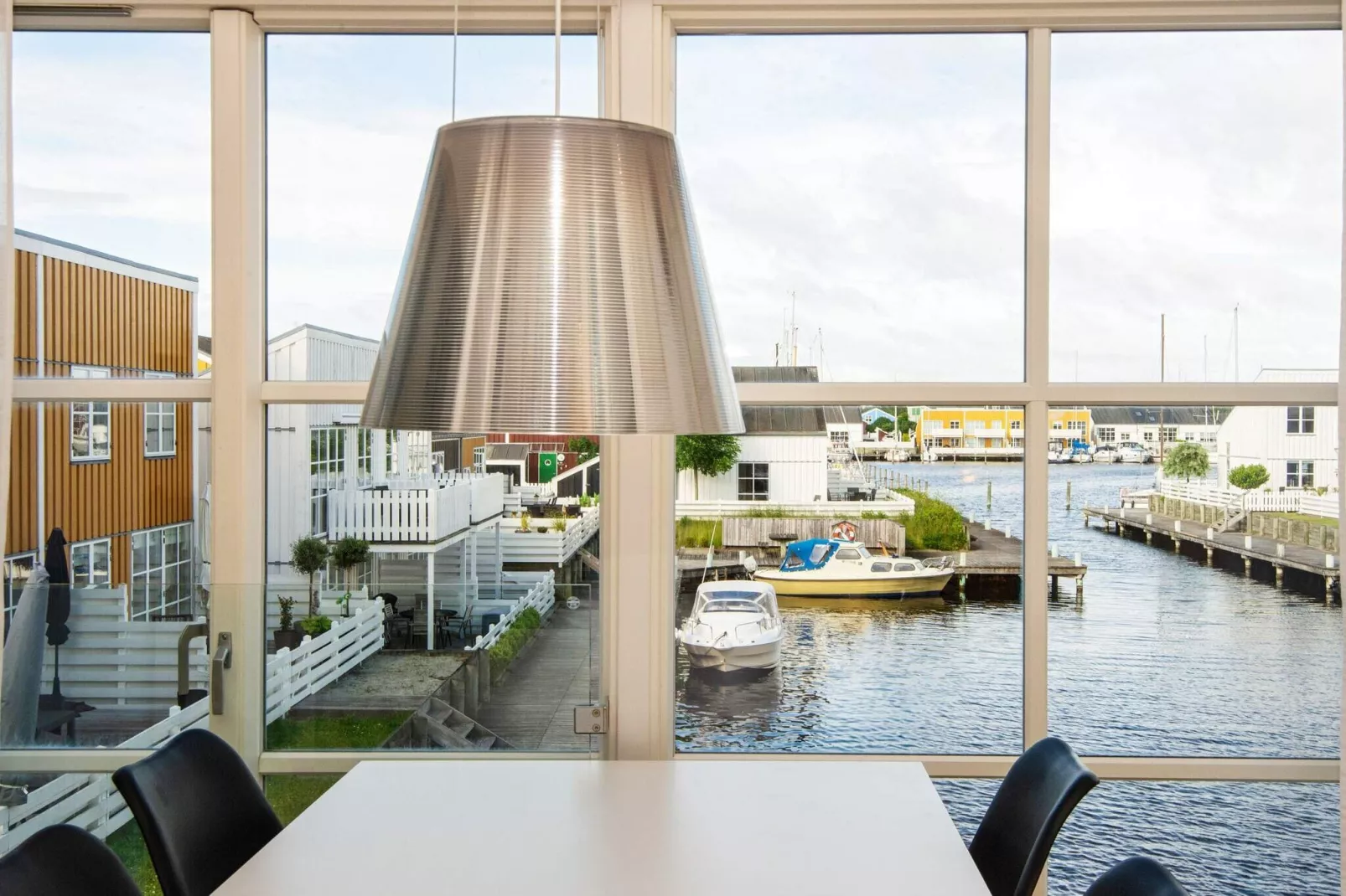 3 vær.,1.+ 2. etage, hems-Indoor