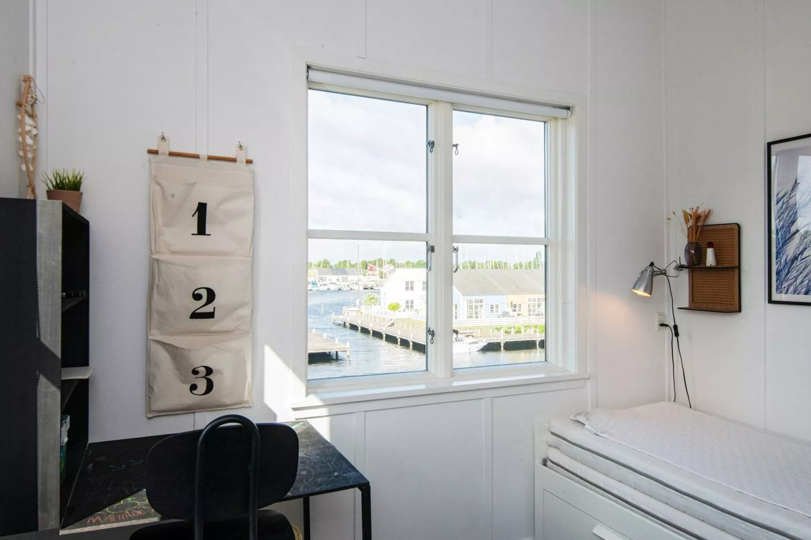 3 vær.,1.+ 2. etage, hems-Indoor