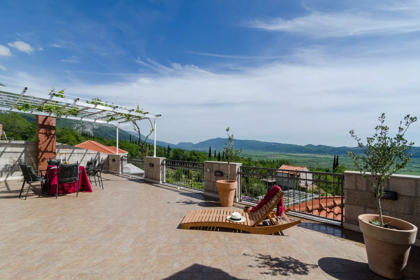 Villa Vino Veccios-Exterior summer