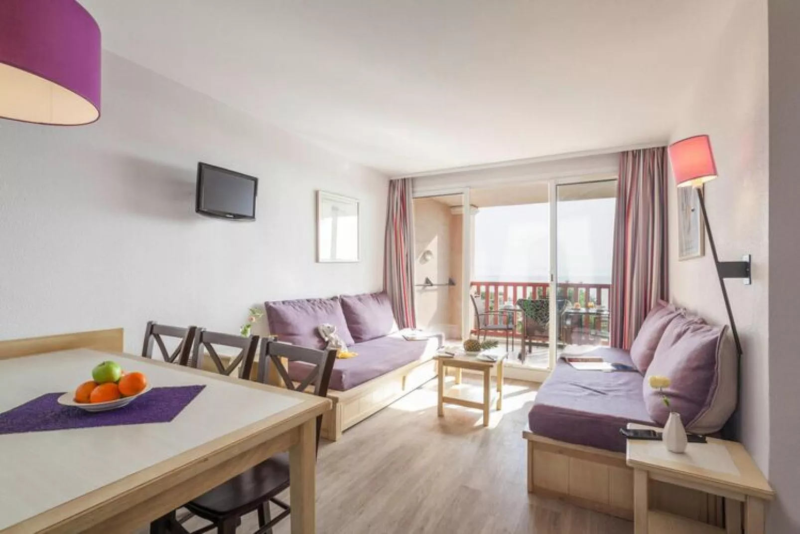 Residence La Pinède, Hyères-A5 Standard - Apt. 5 p. - 1 bedroom-Living room