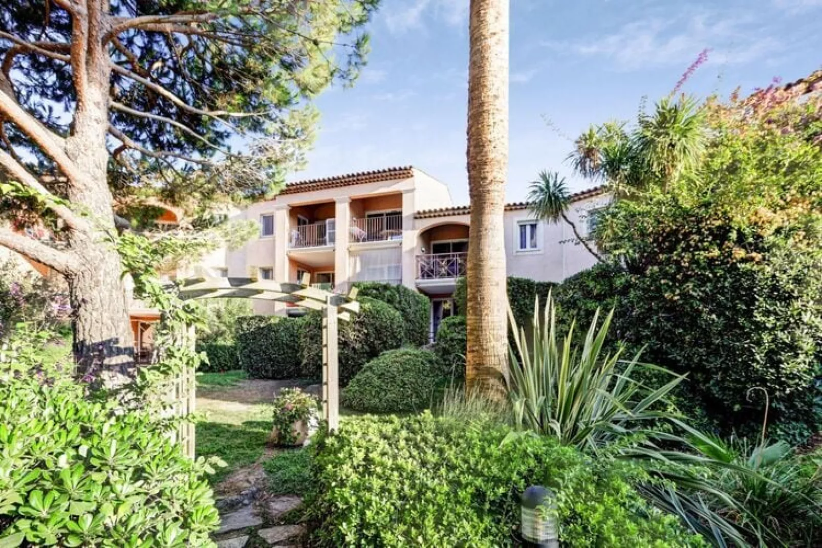 Residence La Pinède, Hyères-A7 Standard - Apt. 7 p. - 1 bedroom + 1 sleeping alcove-Exterior summer